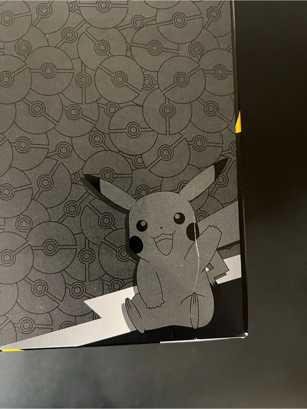 Jazwares: Pokemon Select - Pikachu Deluxe Vinyl Figure 8